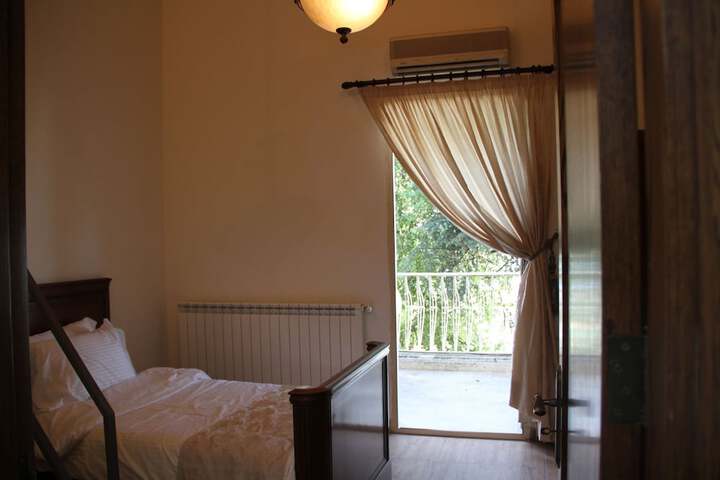 Room 6 of 28