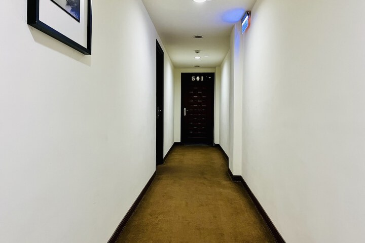 Room 10 of 36