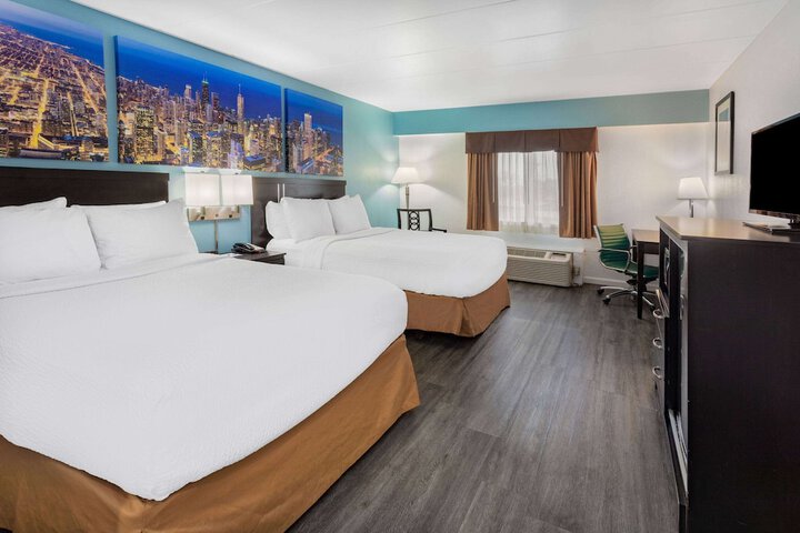 2 Double Beds (14 of 16)