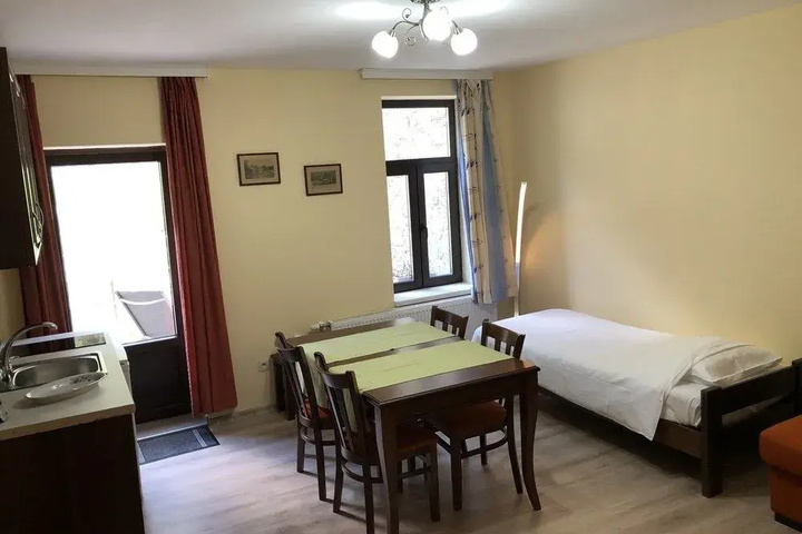 Room 5 of 15