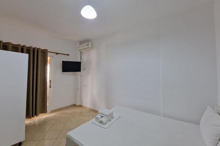 Room 7 of 115