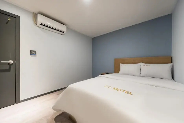 Room 4 of 17