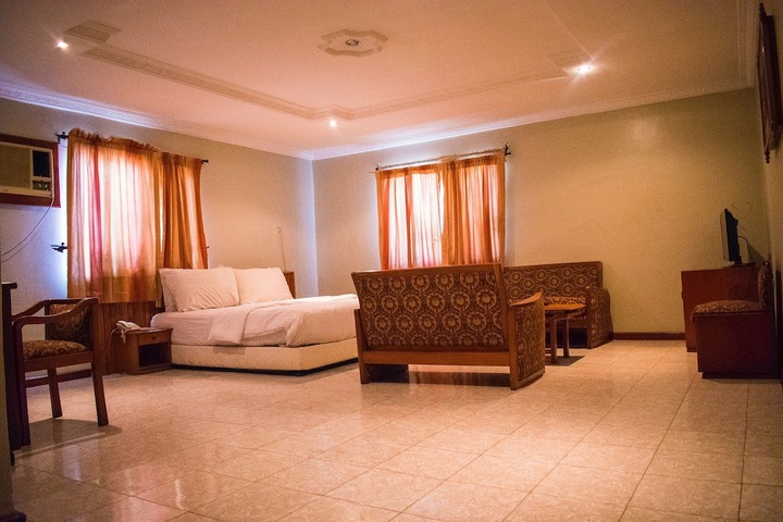 Room 13 of 38