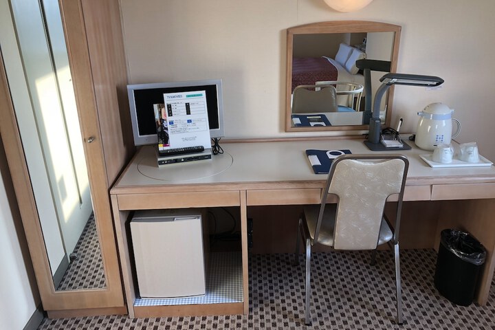 Room 6 of 44