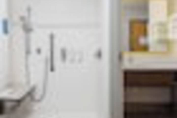 Room 170 of 261