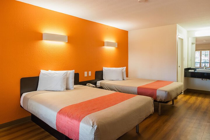 2 Queen Beds (4 of 9)