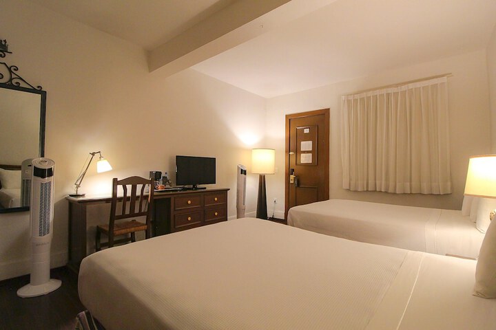 Room 6 of 50