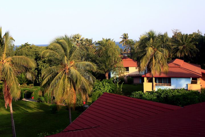 Hotel Exterior 80 of 87