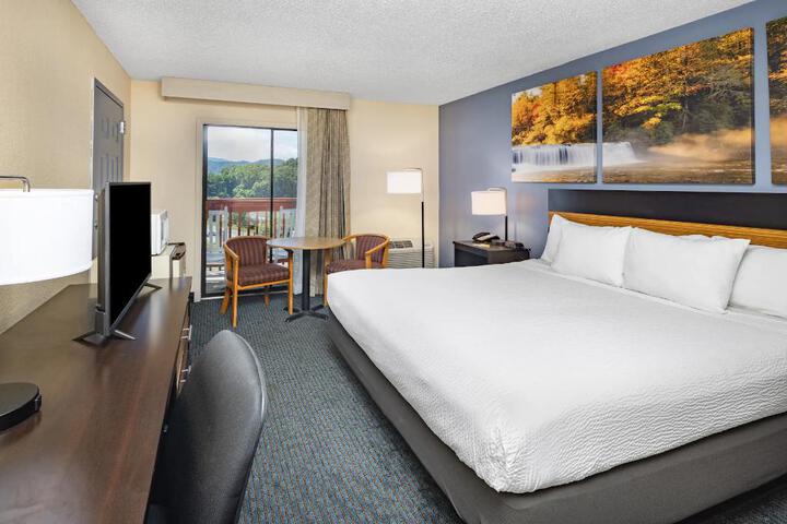 1 King Bed (2 of 3)
