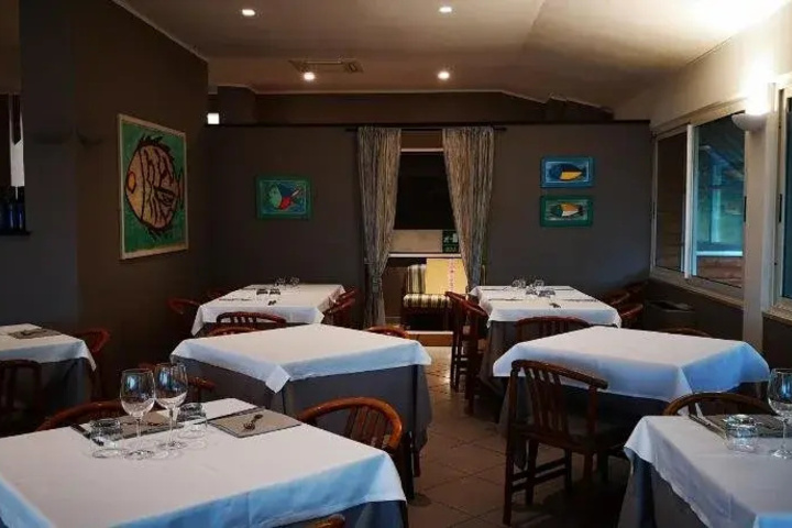 Dining 11 of 22