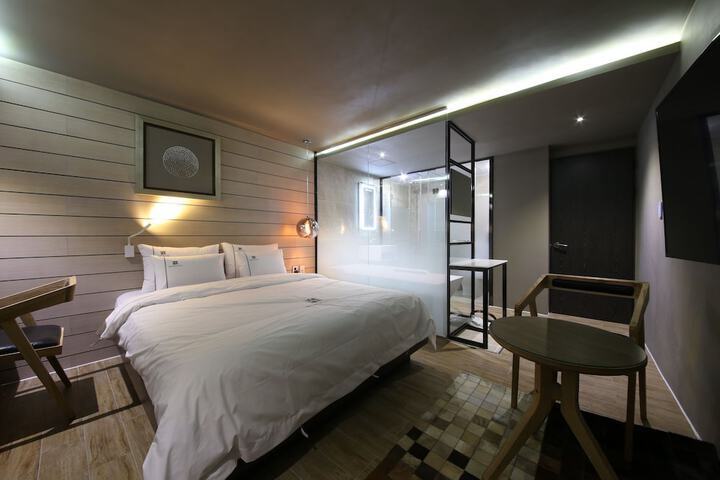 Room 28 of 70