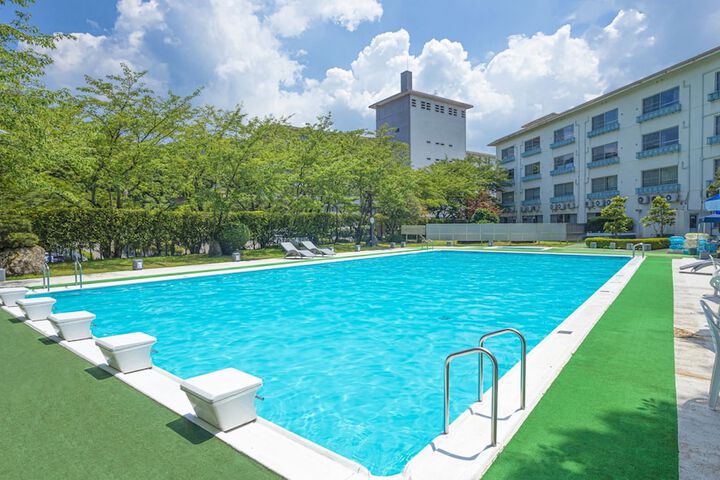 Hotel Pool