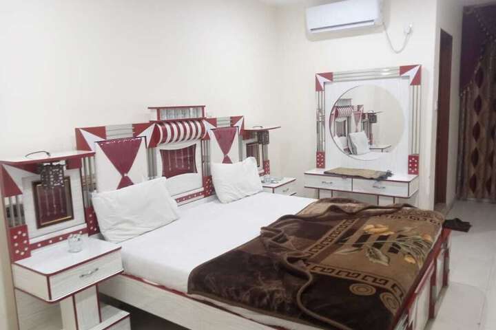 Room 4 of 6