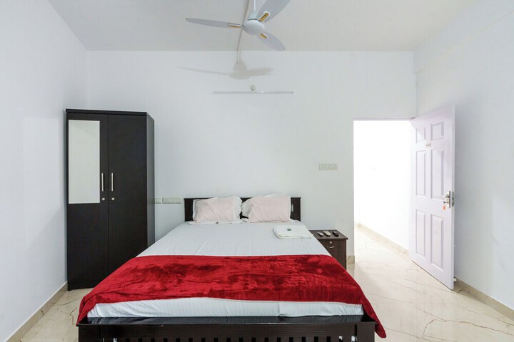 Room 10 of 33