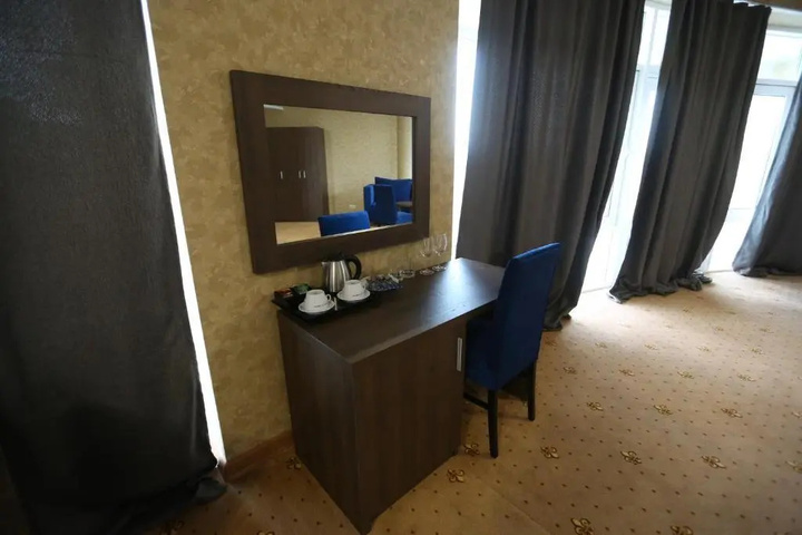 Room 10 of 12