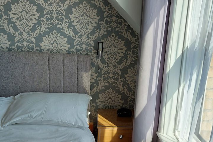 Room 25 of 49