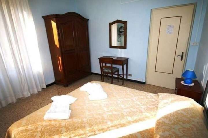 Room 2 of 47