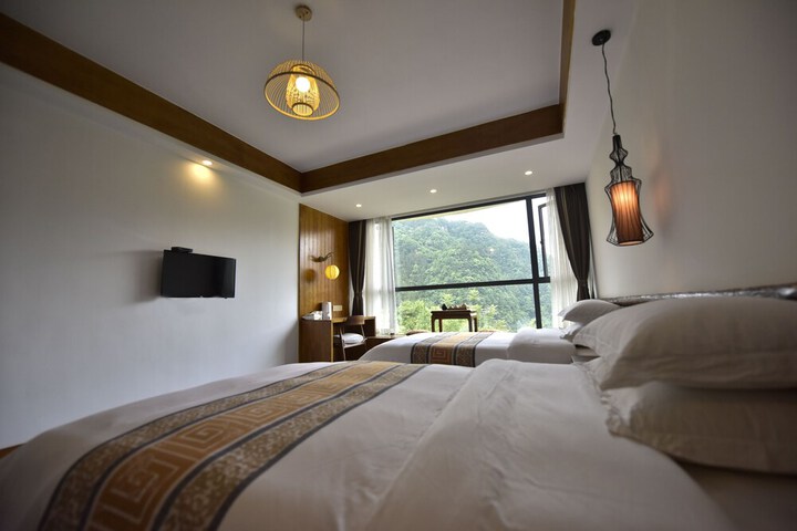 Room 27 of 153