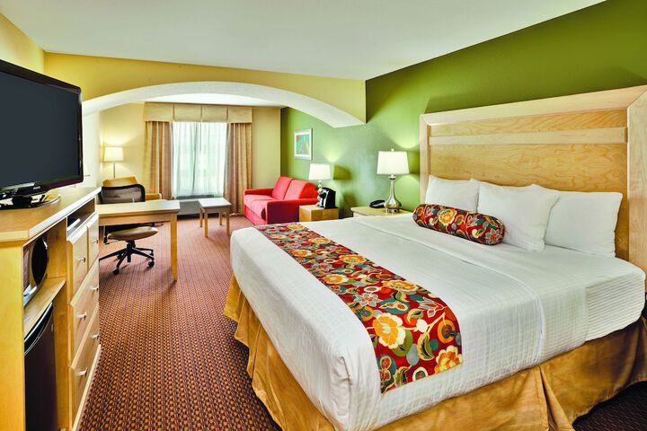 1 King Bed (1 of 12)