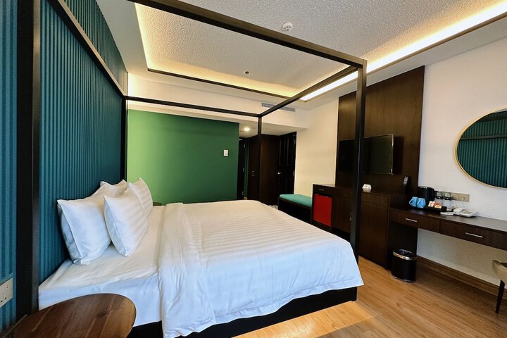Room 11 of 33