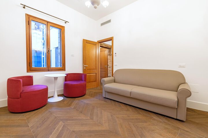 Room 28 of 80