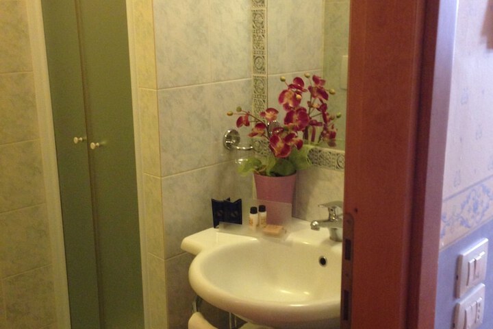 Room 75 of 142