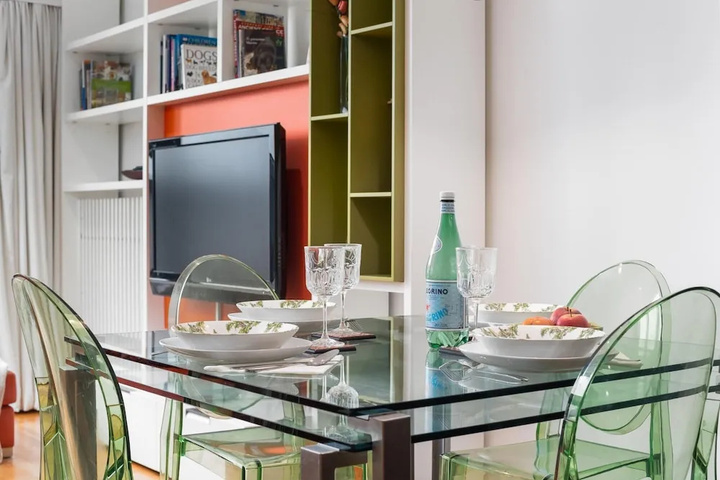 Two Bedroom Flat With Balcony in Central Wimbledon by Underthedoormat