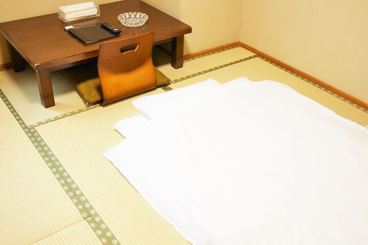 Room 5 of 74