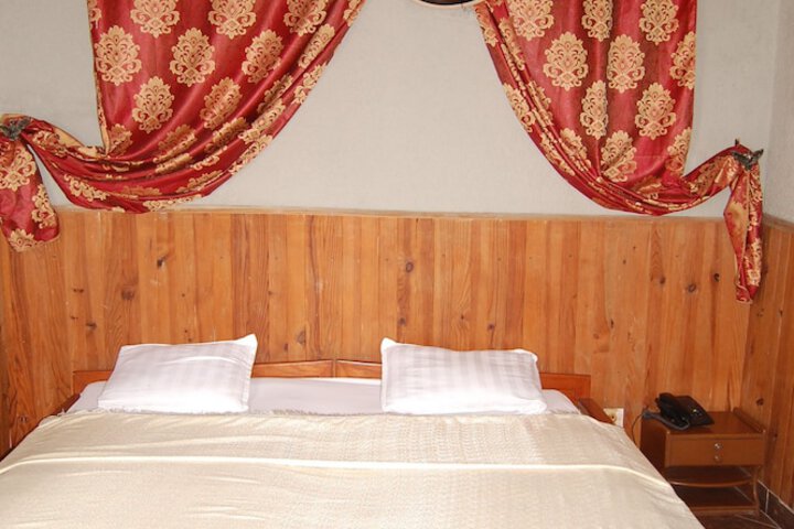 Room 15 of 38