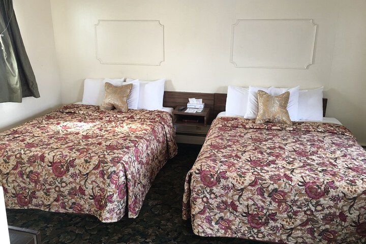 Room 10 of 30