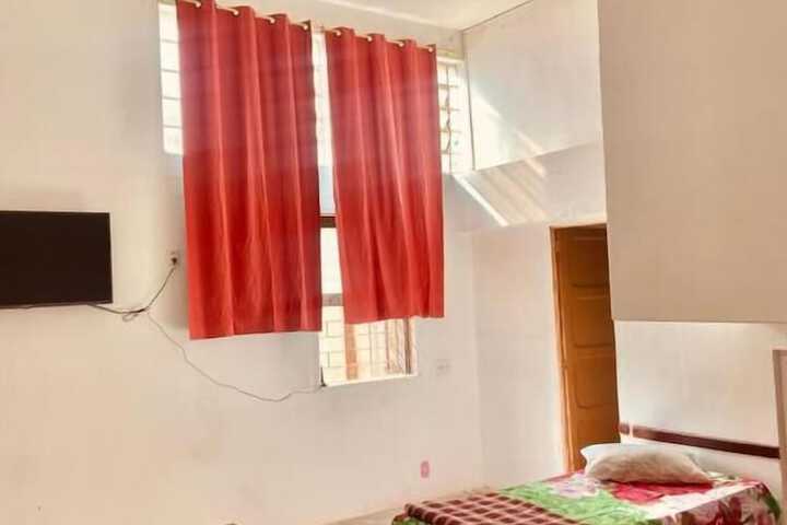 Room 2 of 6