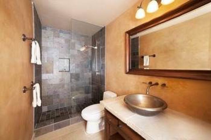 Room 4 of 32