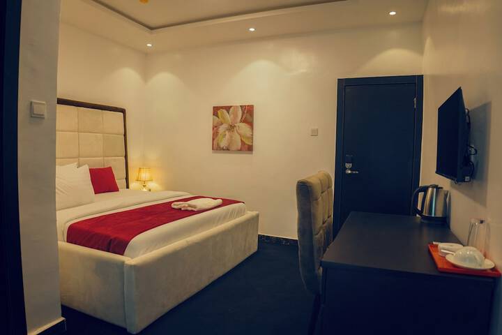 Room 12 of 27