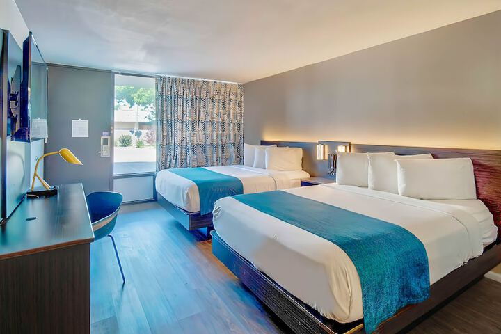 2 Queen Beds (6 of 6)