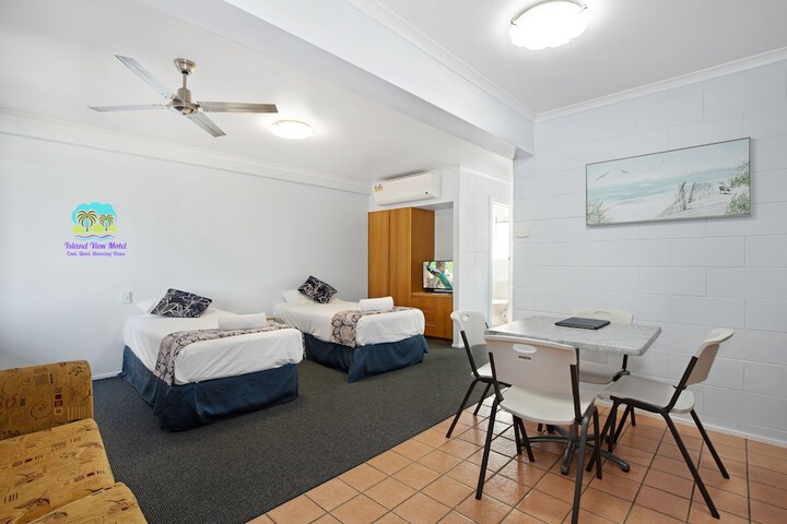 Room 3 of 28