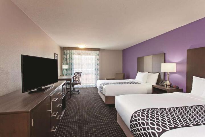 1 King Bed (7 of 8)