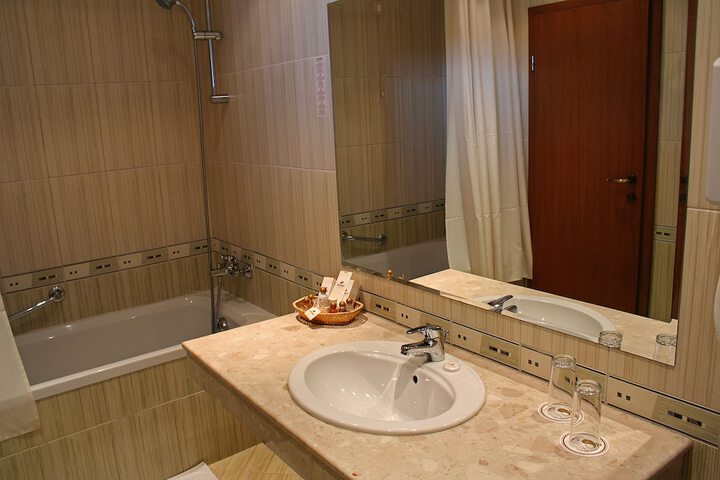 Room 14 of 40