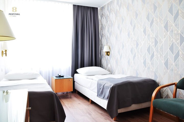 Room 2 of 16