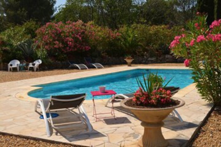 Pool 13 of 33