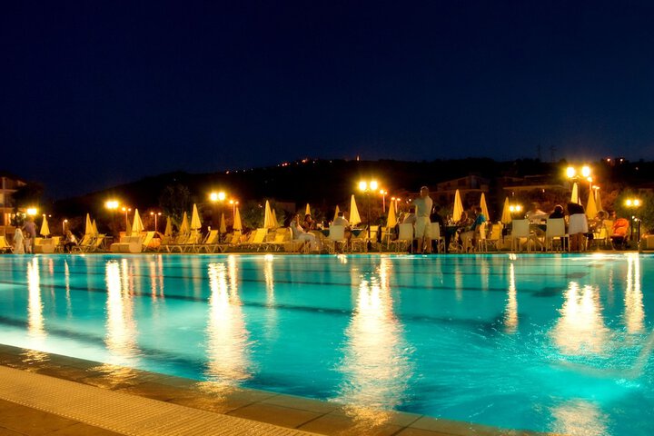 Hotel with Pool