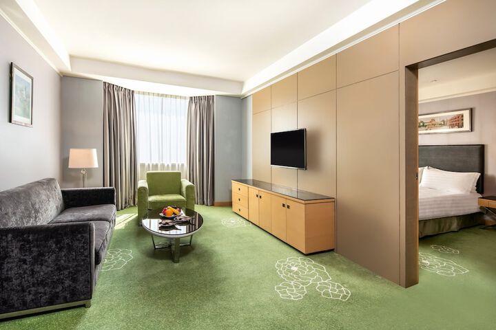 Room 7 of 84