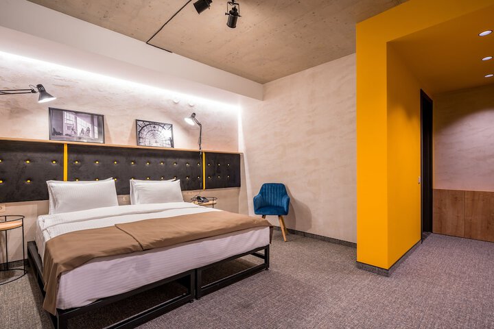 Room 2 of 32