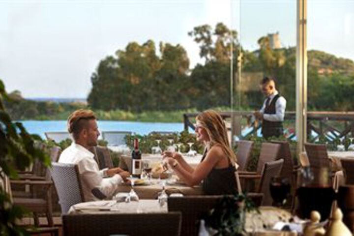 Dining 37 of 49