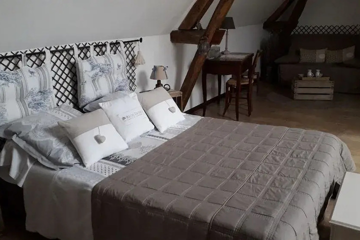 Room 2 of 6