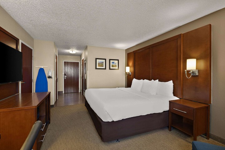 1 King Bed (1 of 34)