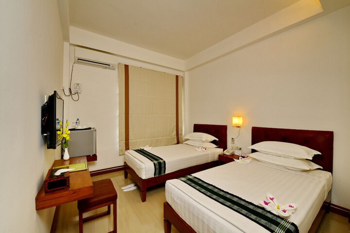Room 6 of 80