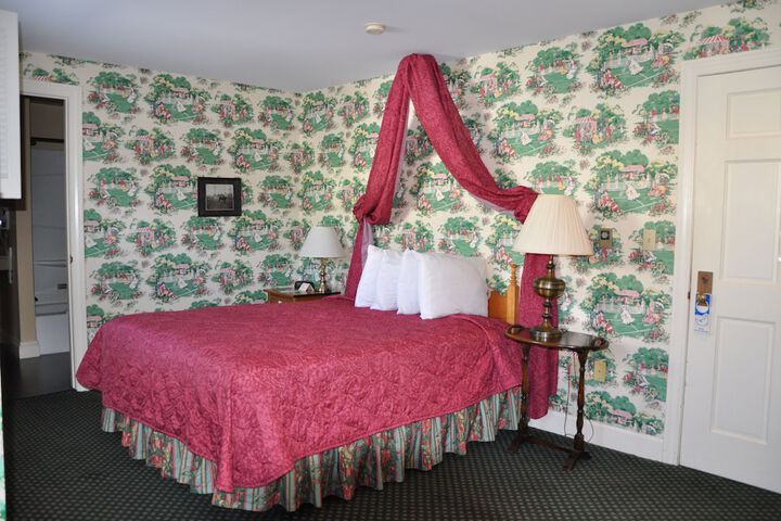 Room 3 of 21