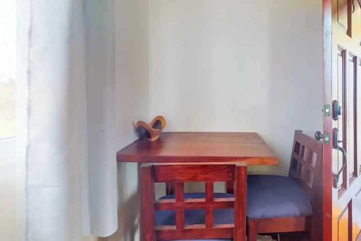 Room 5 of 10