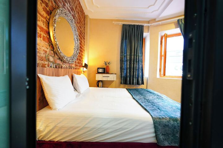 Room 5 of 15