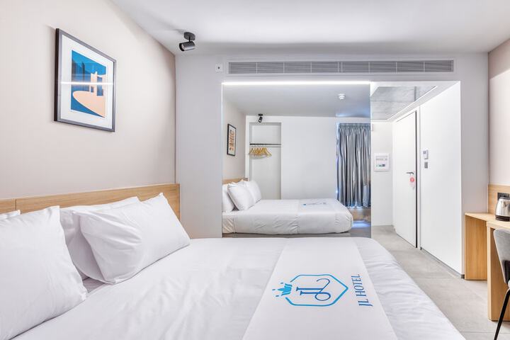 Room 7 of 79